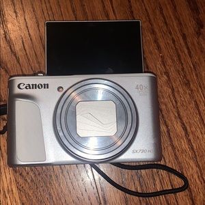 canon sx730 only a year old and barley used